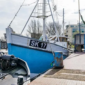 Asile Flottant Botel Amsterdam